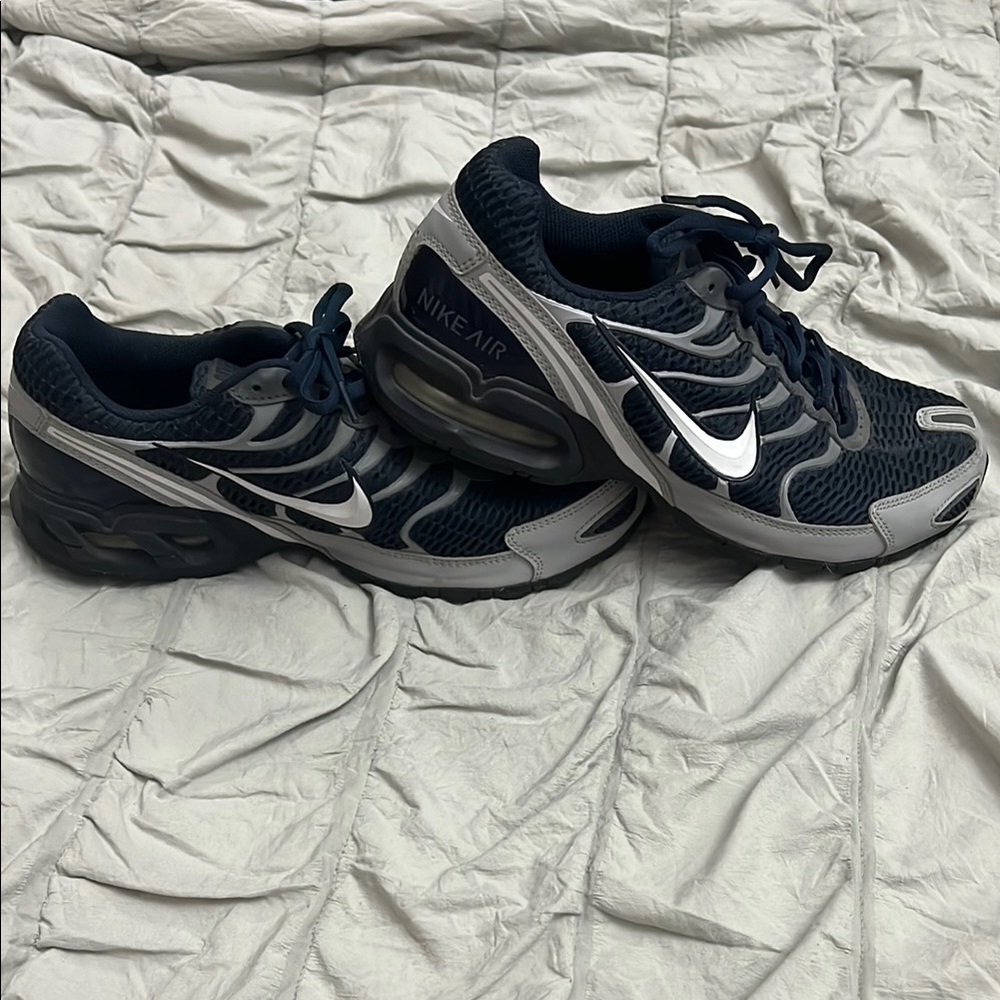Nike Black and Gray Athletic Shoes with Supportive Midsole